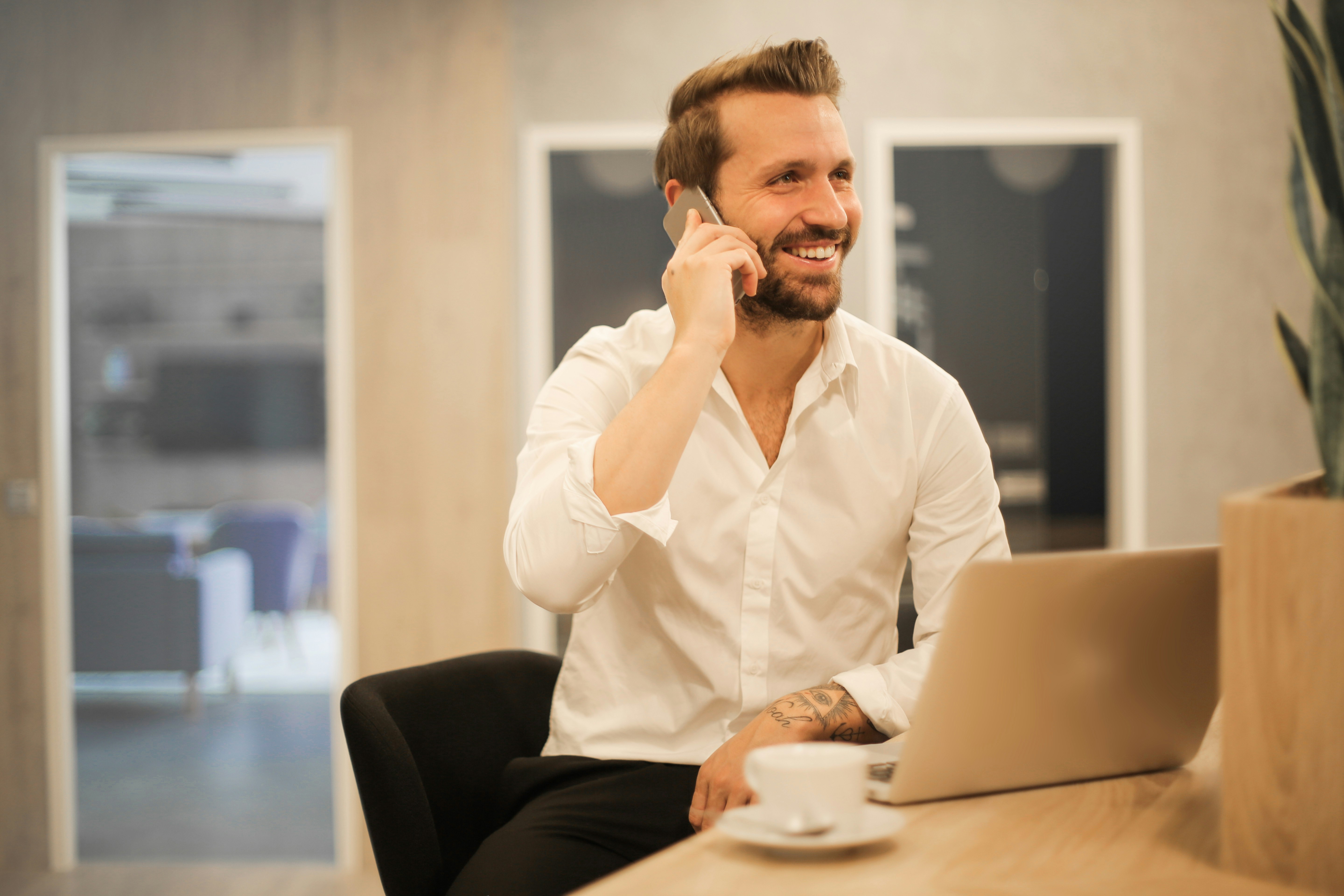 Homme d'affaires au téléphone