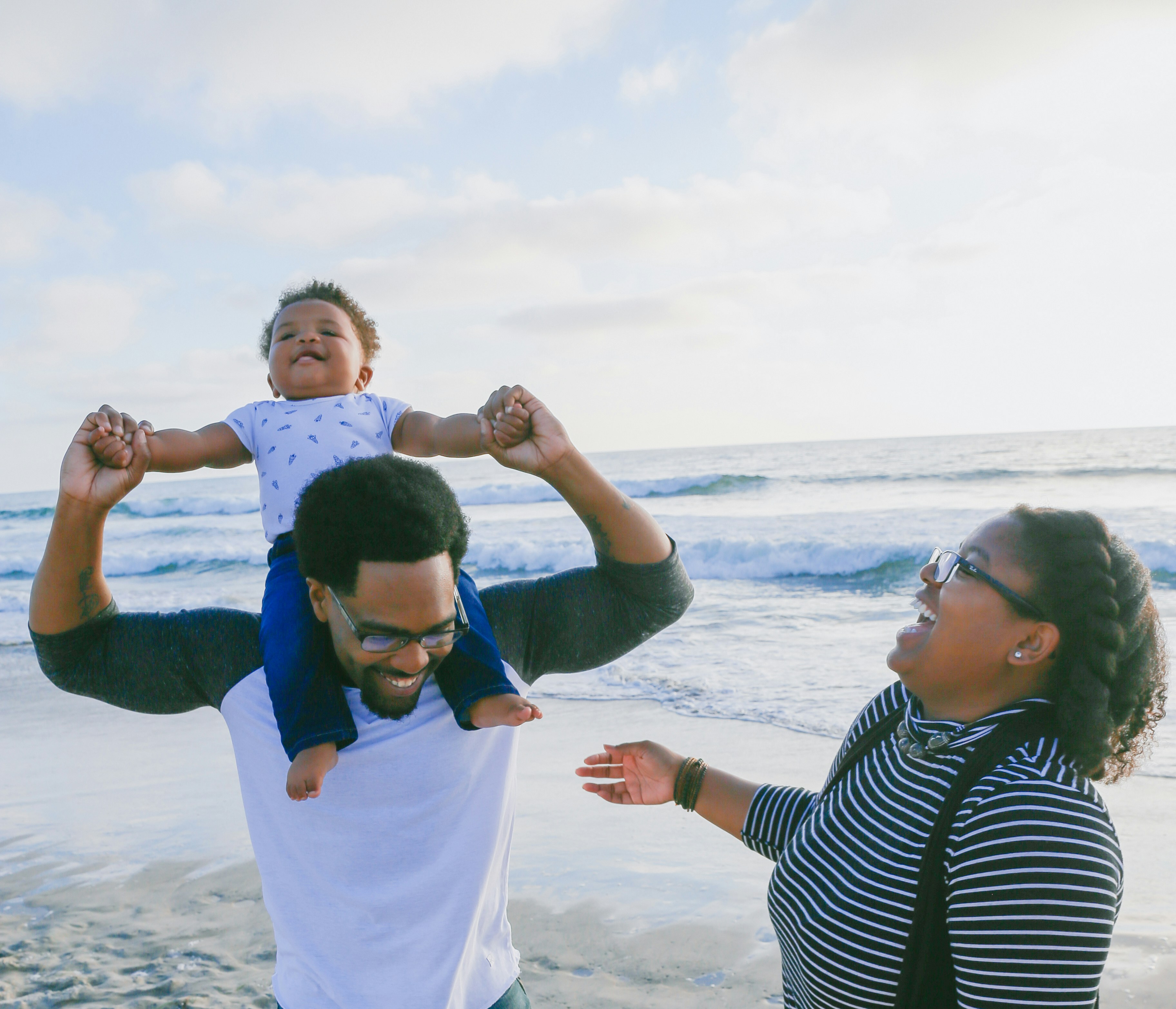 Enfant heureux en famille
